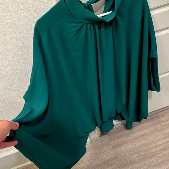 VICI COLLECTION | GREEN BLOUSE IN MEDIUM - Picture 2 of 4